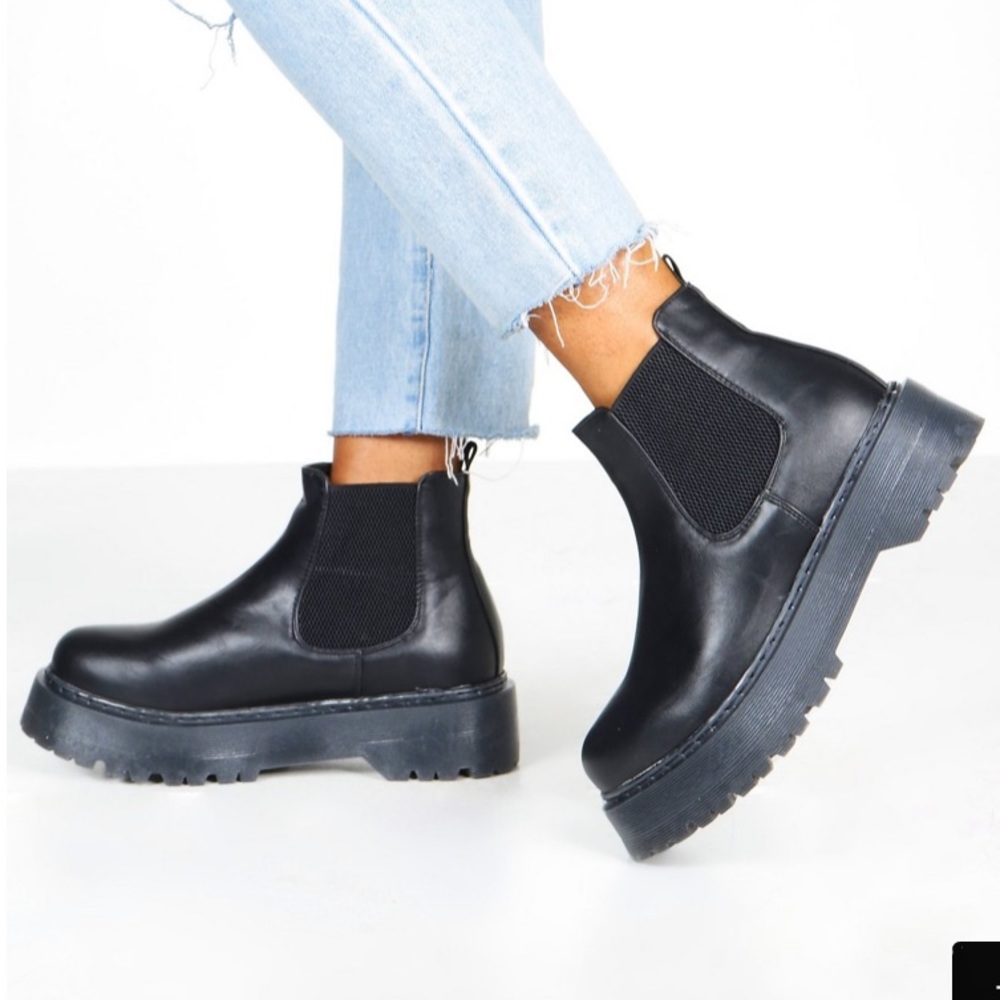 NWOT Wide fit chunky platform booties